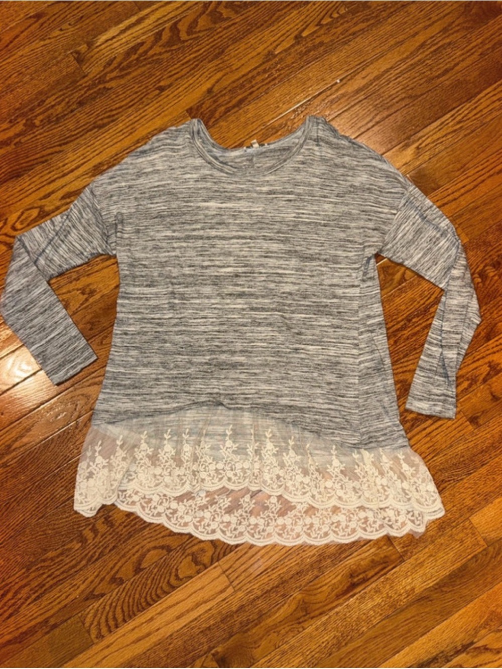 Women’s Gray Lace-Hem Long Sleeve Top